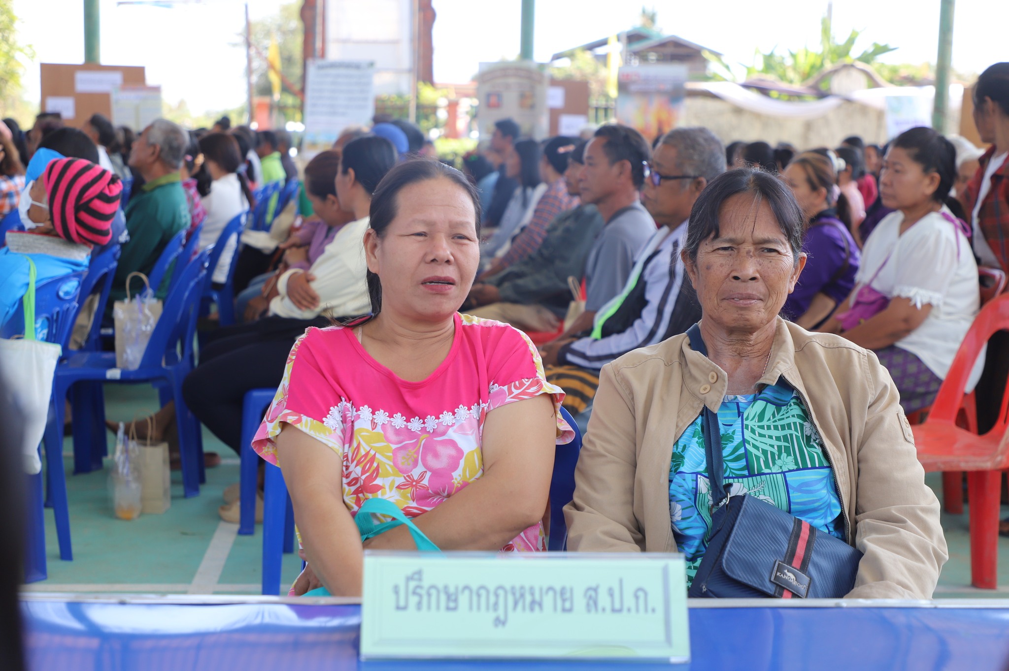 title - ชาวน้ำยืนเฮ ส.ป.ก. ขนทัพบริการถึงที่ ต.เก่าขาม ลดค่าใช้จ่าย ยื่นขอออกโฉนด - ปรึกษาปัญหากฎหมาย ครบจบในที่เดียว